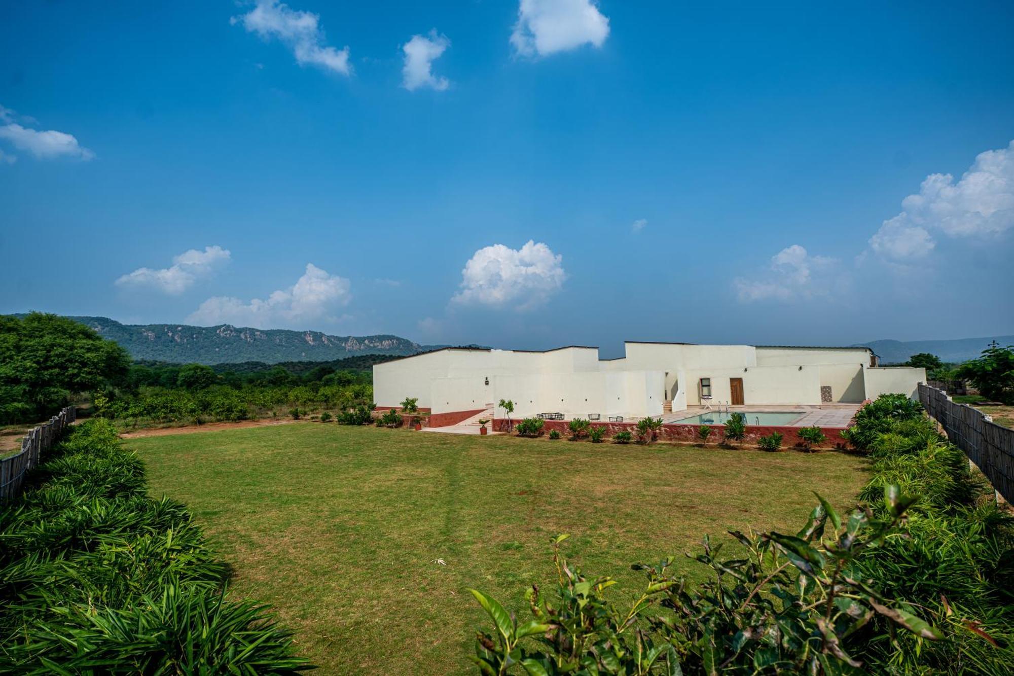 Guldaar Sariska - A Luxury Forest Resort Tehla Luaran gambar
