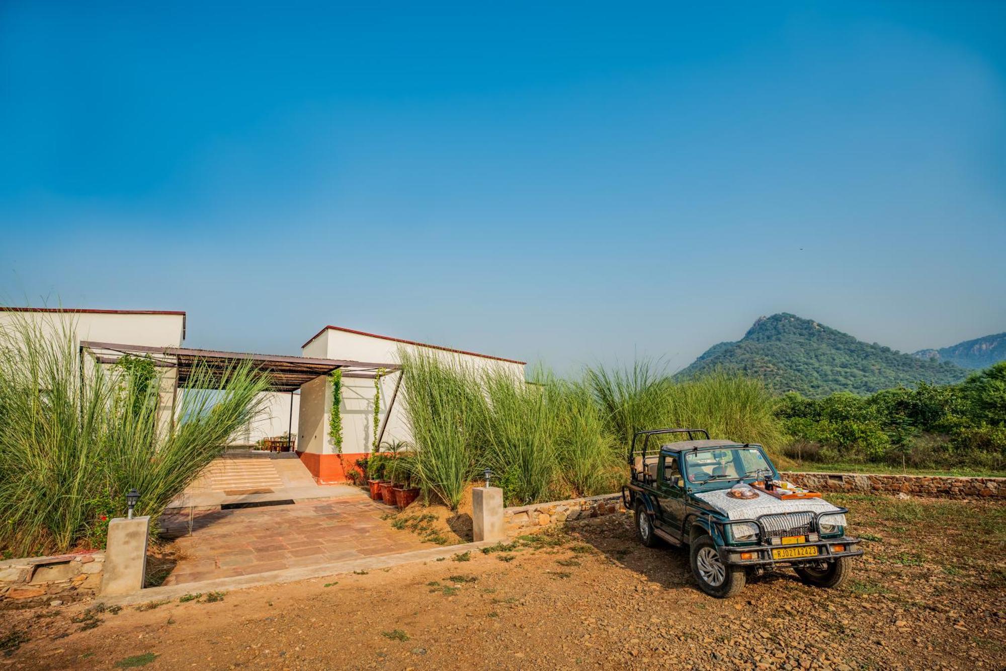 Guldaar Sariska - A Luxury Forest Resort Tehla Luaran gambar