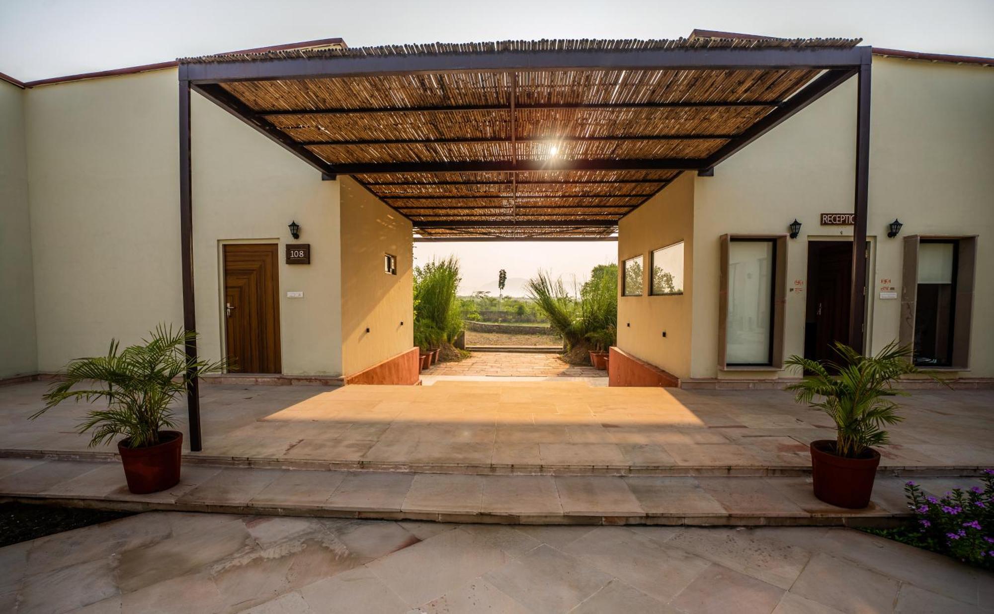 Guldaar Sariska - A Luxury Forest Resort Tehla Luaran gambar